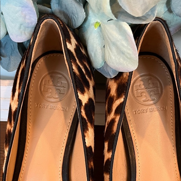 Tory Burch Gigi Pump printed haircalf Natural Leopard Flats with Gold Accents - Picture 3 of 11